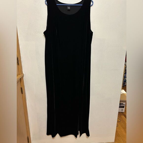 Velvet black dress size 22w / 24w no brand, small slit - Picture 4 of 7